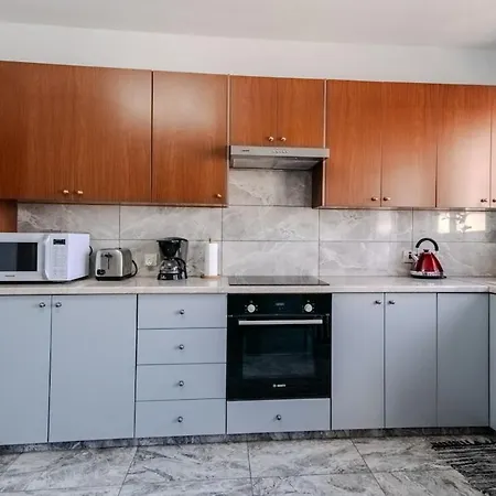 Royal Parkside Apartment *