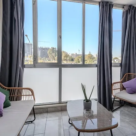 Royal Parkside Apartment *